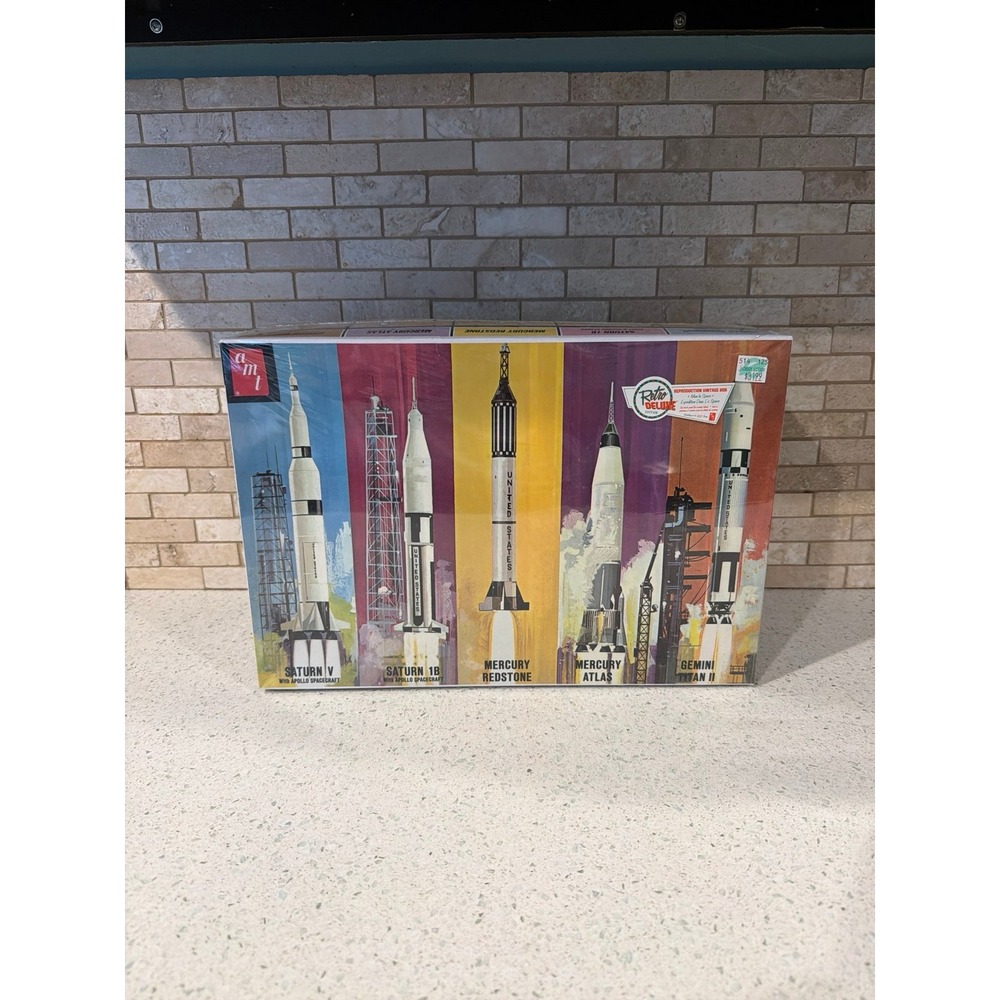 AMT‎ NASA Rocket Set Saturn V Model Kit 1/200 New